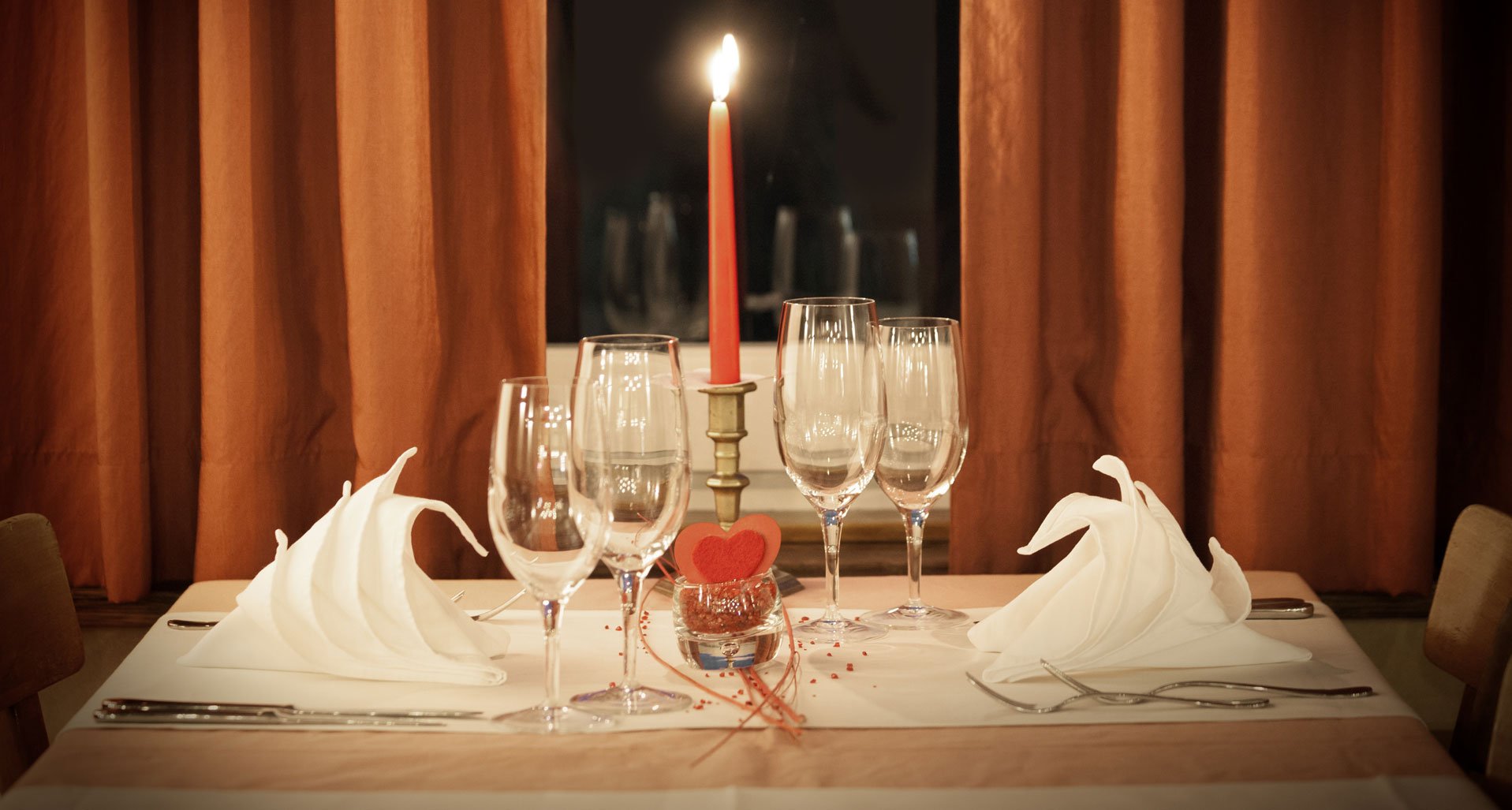 Valentine’s Day Dinner Table Decoration Valentine’s Day Dinner Table Decoration